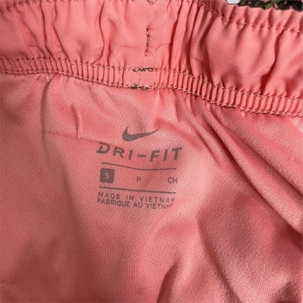Nike Dri Fit Paint Splatter/Camo Look Tempo Shorts Women Pink Green - Picture 6 of 9
